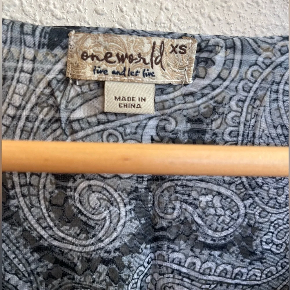 One World black and white tank - Picture 7 of 8